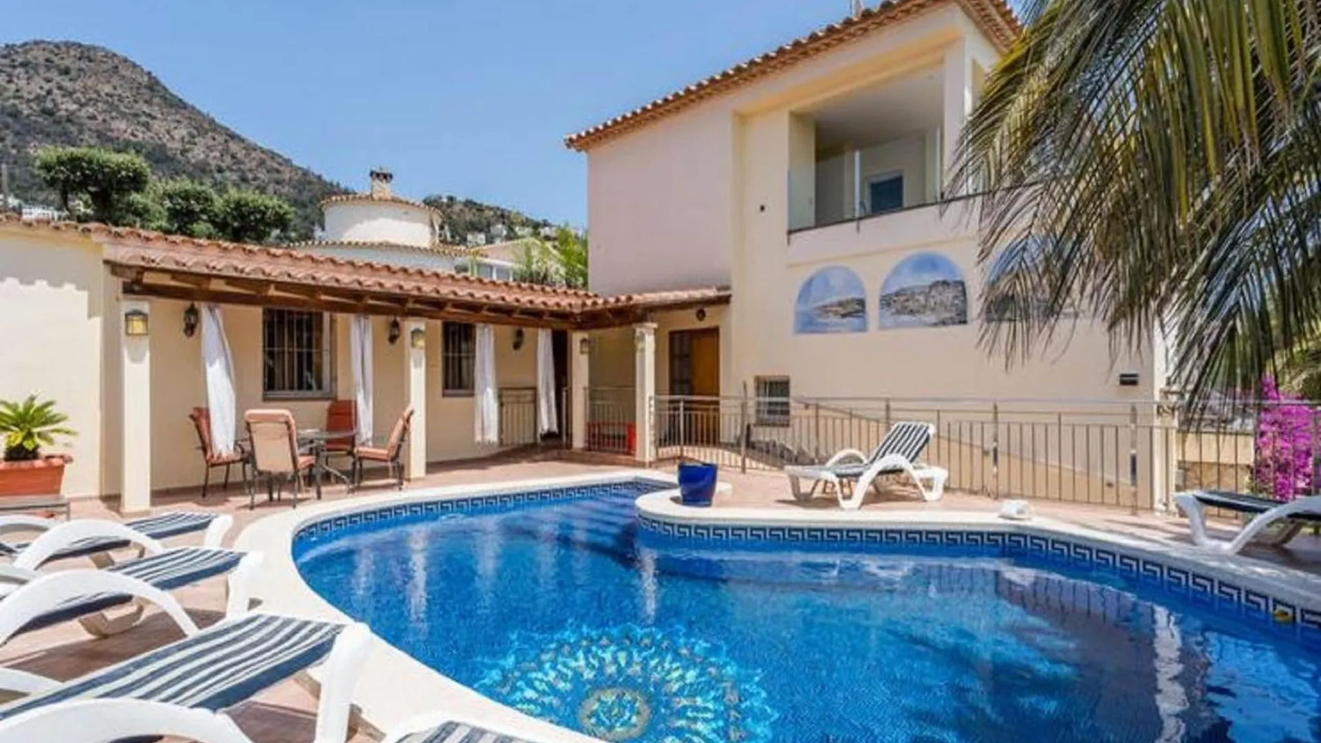 Modern Apartment In Roses With Swimming Pool Spanien