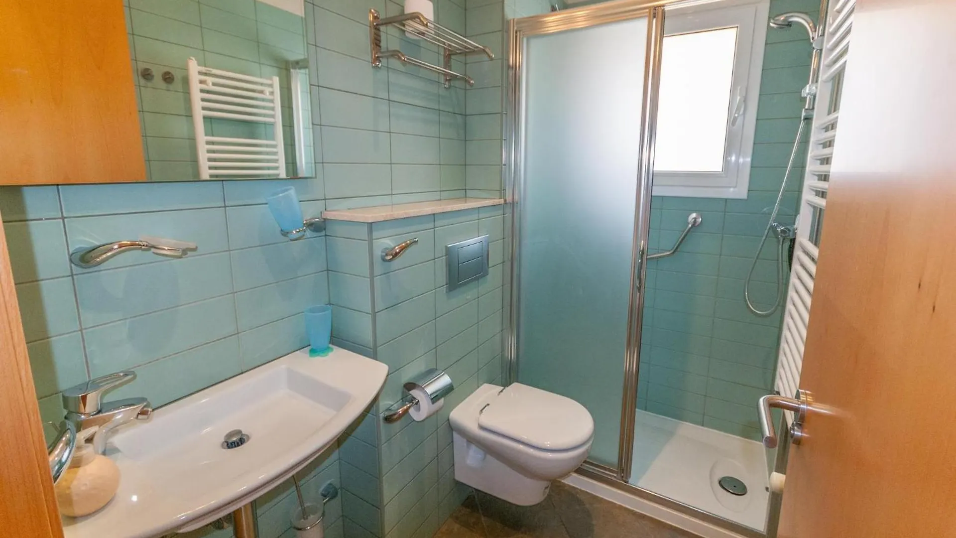 Modern Apartment In Roses With Swimming Pool Spanien