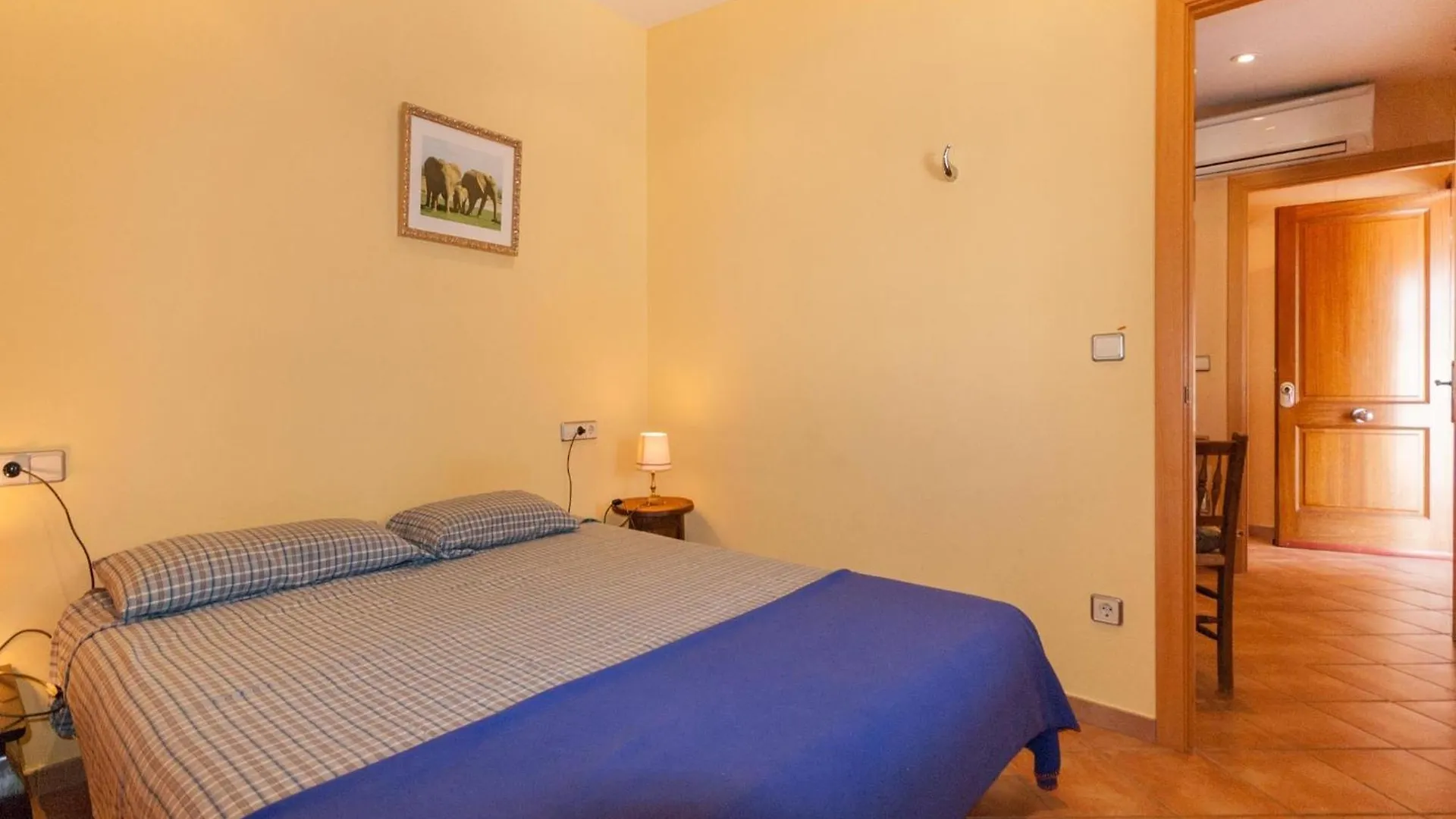 Modern Apartment In Roses With Swimming Pool Spanien
