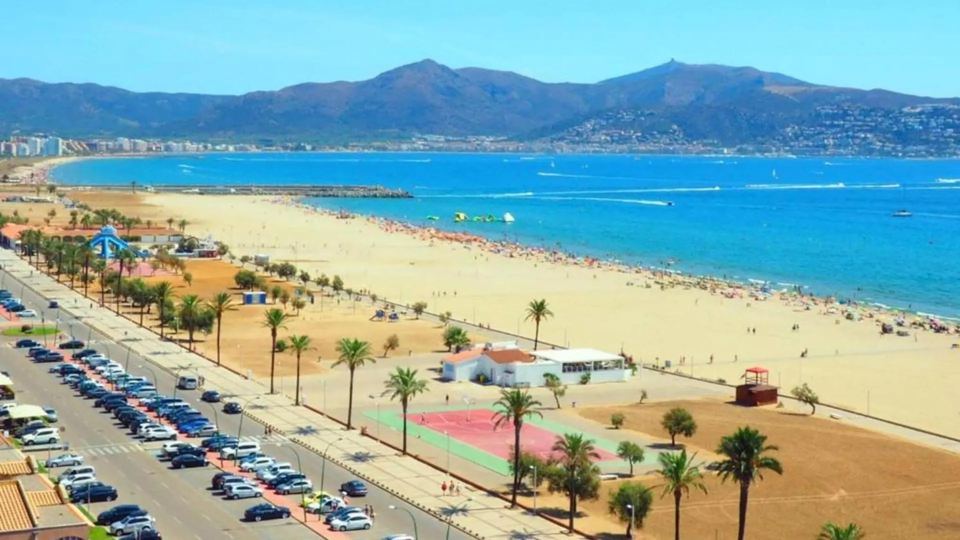 Modern Apartment In Roses With Swimming Pool Spanien